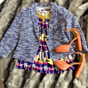 Adorable Tahari sleeveless shell, geometric print